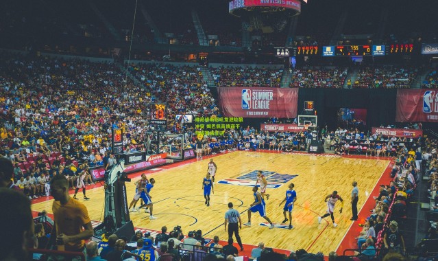 维尼修斯怒吼发泄险酿冲突 姆巴佩高情商干预成赛场佳话